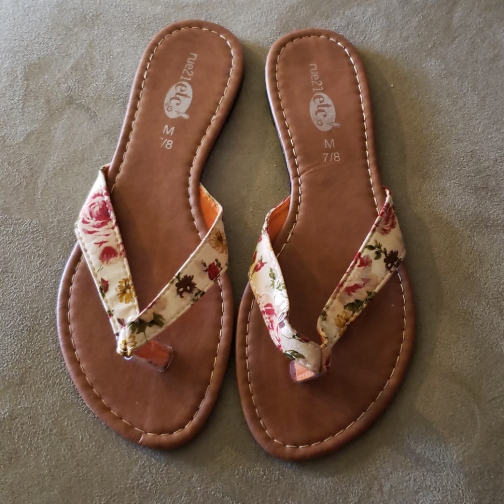 New Rue 21 Flip Flops Sz. 7/8